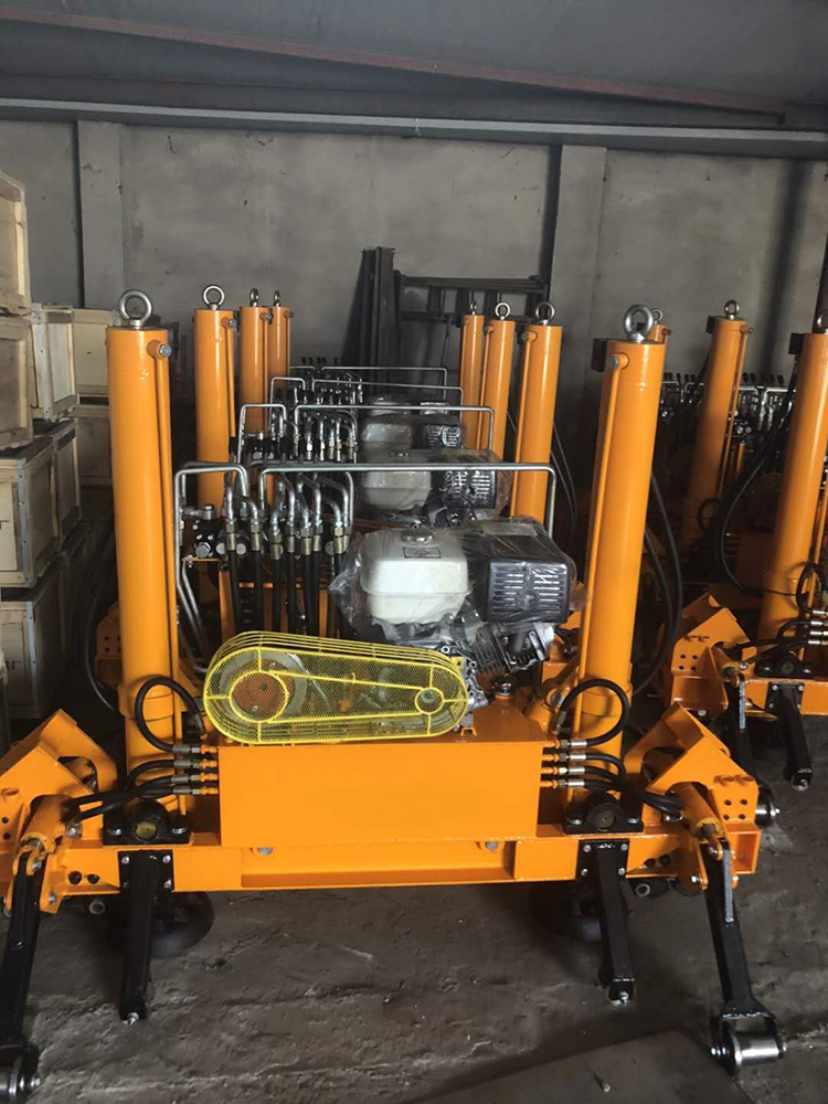 YQBJ-250型(xing)門式液壓起(qǐ)撥道機