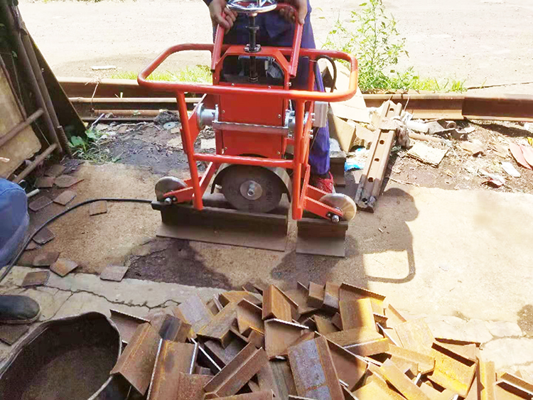 FMG-3.0型(xíng)内燃槽(cao)型軌仿(pang)形打磨(mo)機