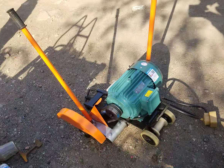 DQG-4型電(dian)動鋼軌鋸軌(gui)機 