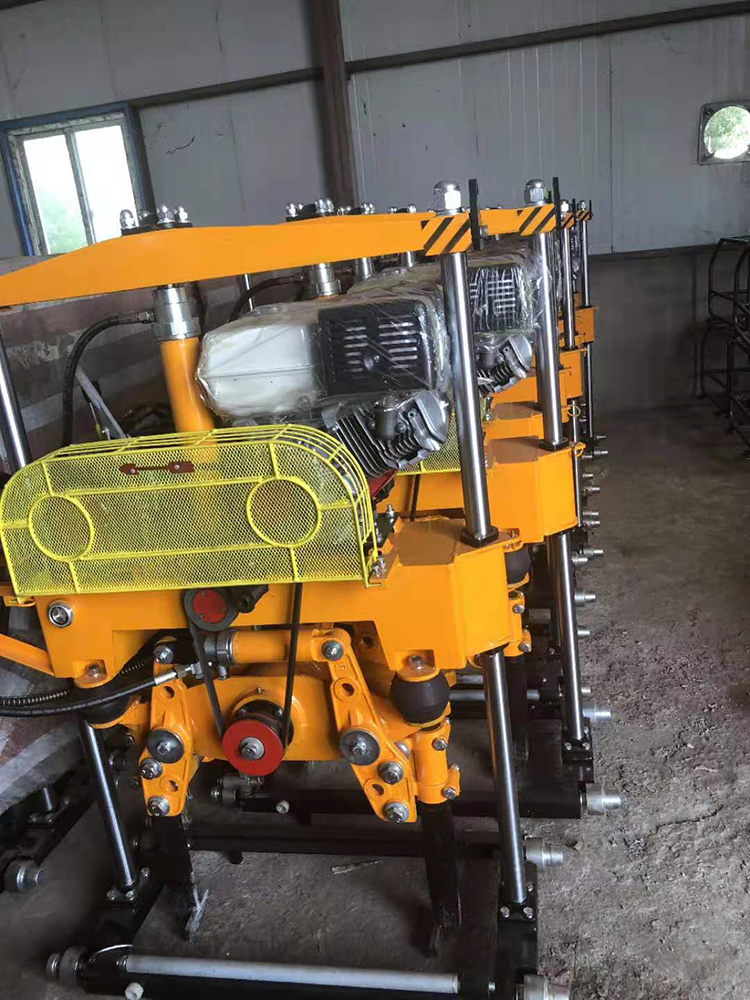 YD-22型(xing)液壓線(xian)路搗固(gu)機