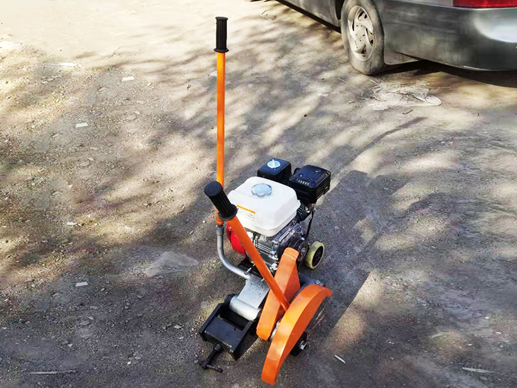 NQG-6.5II型内(nèi)燃鋼軌(gui)鋸軌機(jī) 